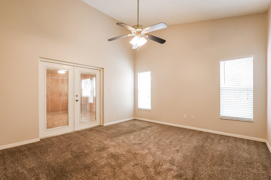 Building Photo - 1000 Country Cove Ct