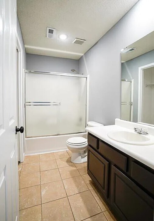 Building Photo - 853 E 167th Ct