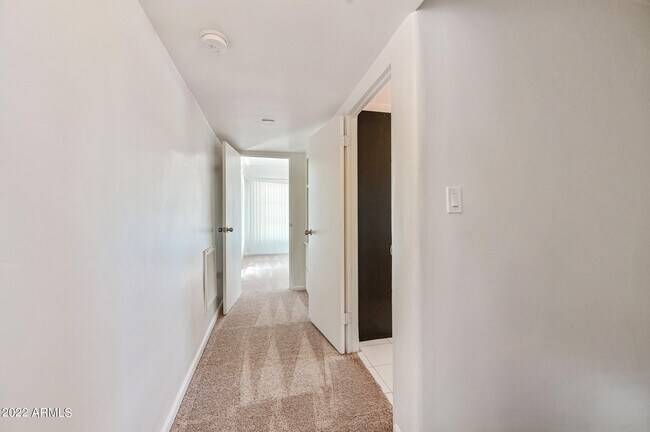 Building Photo - 3949 E Earll Dr