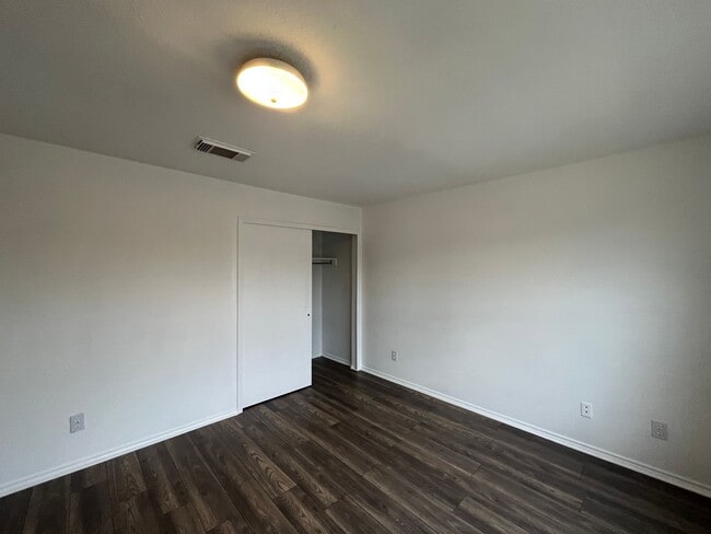 Building Photo - 8419 Manderly Pl