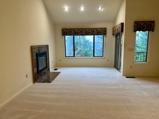 Building Photo - Available now, Executive 4 bdrm home with pool & hot tub!