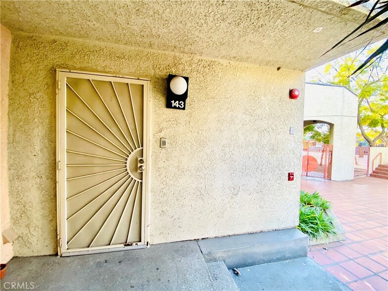 Unit Entrance - 1425 W 12th St