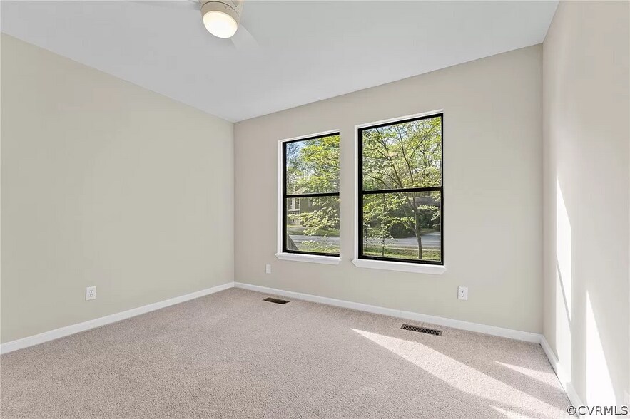 Building Photo - 3805 Dogwood Ave