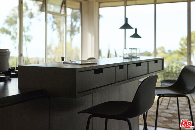 Building Photo - 5927 Busch Dr