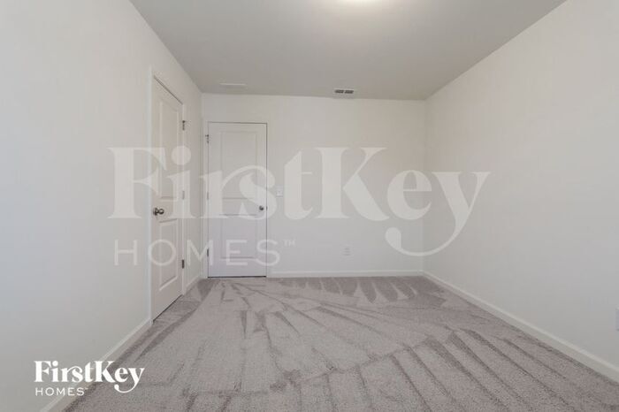 Building Photo - 135 Knightsbridge Ln