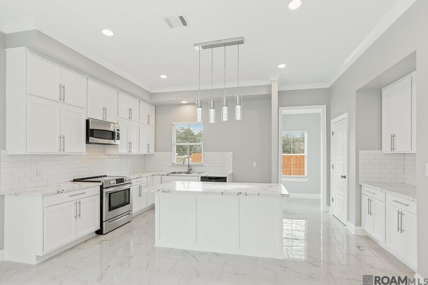 Building Photo - 15513 Fields Creek Ave