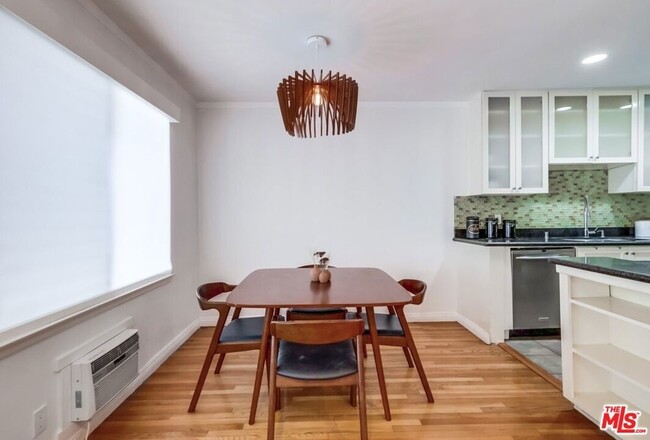 Building Photo - 1275 Havenhurst Dr