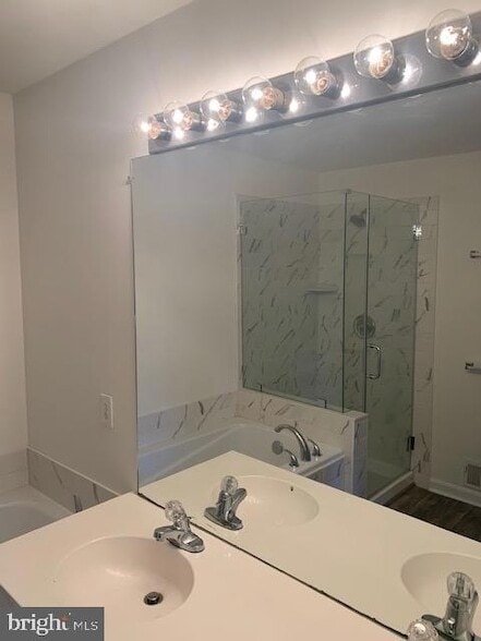 Building Photo - 4120 Vanderbilt Ct