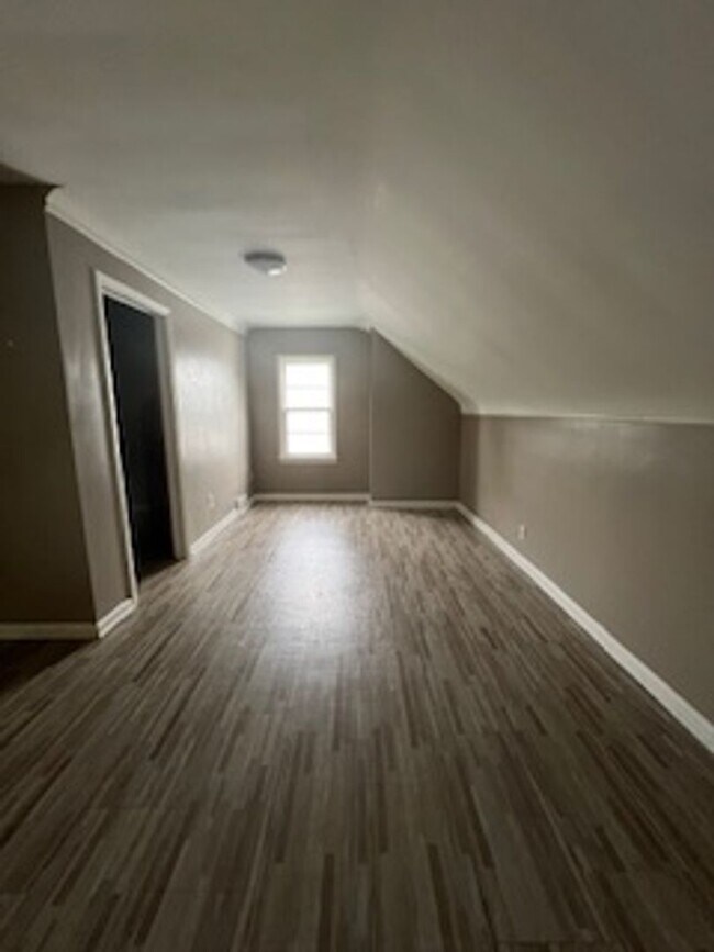 Building Photo - 871 E 232 St