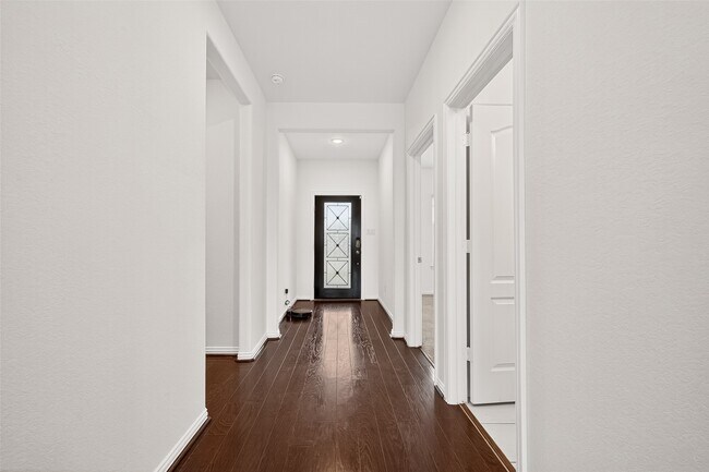Building Photo - 8114 Royal Palm Ct