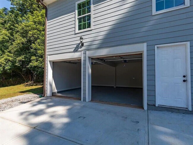Building Photo - 1569 Jonesboro Rd SE