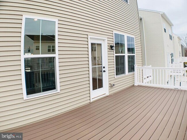 Building Photo - 11380 Willow Green Cir