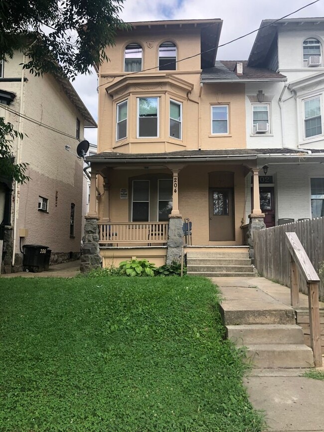 Building Photo - 204 S Ann St