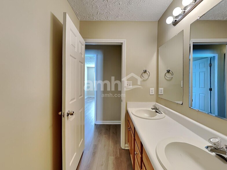 Building Photo - 7019 Beaverwood Dr