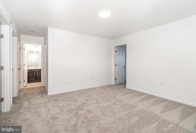 Building Photo - 7870 Briarwood Dr