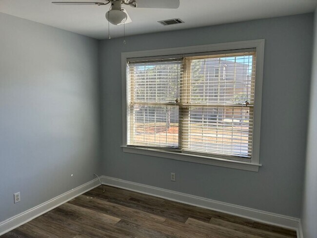 Building Photo - 268 Ceasar Pl