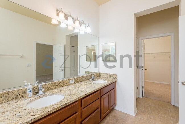 Building Photo - 7569 Tamarind Ave