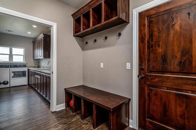 Building Photo - 501 E Cemetery Rd