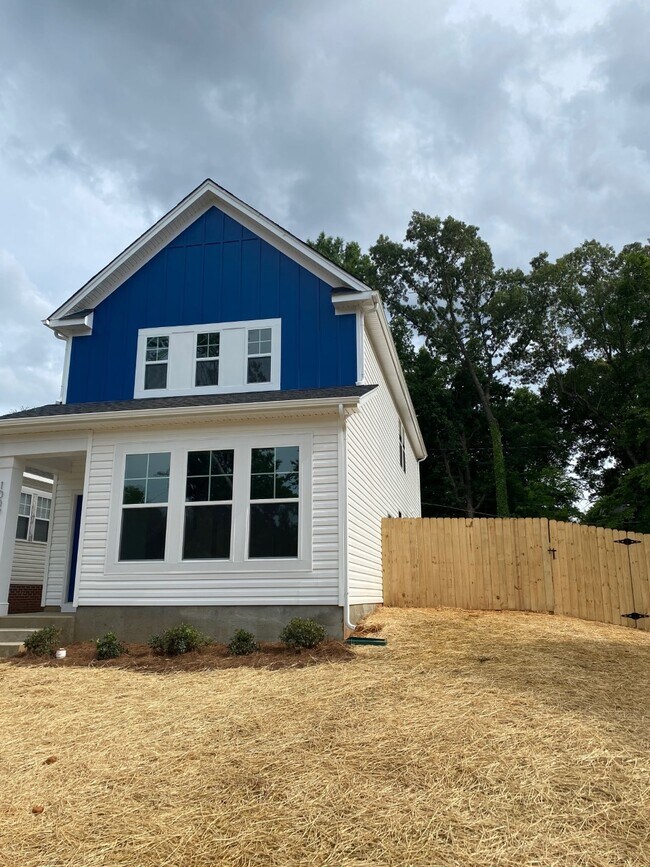 Building Photo - 1009 Justice Ave
