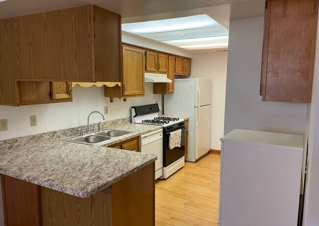 Building Photo - 69 Ashford Dr