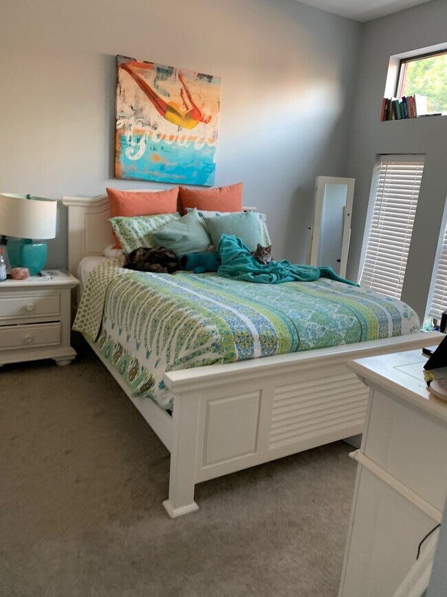 Building Photo - 2125 Southend Dr