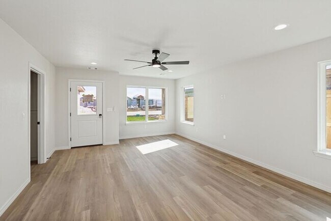 Building Photo - 8904 Oakleaf Ct