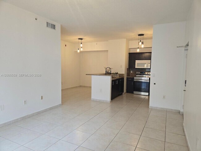 Building Photo - 7260 NW 114th Ave