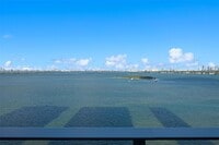 Building Photo - 700 NE 24th St