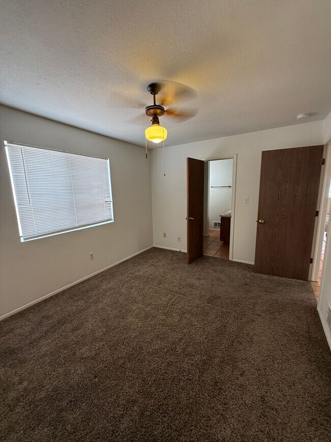 Building Photo - 6529 Justin Ln