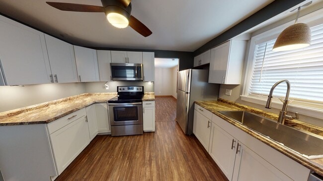 Building Photo - Charming 3-Bedroom, 2-Bath Single-Family H...
