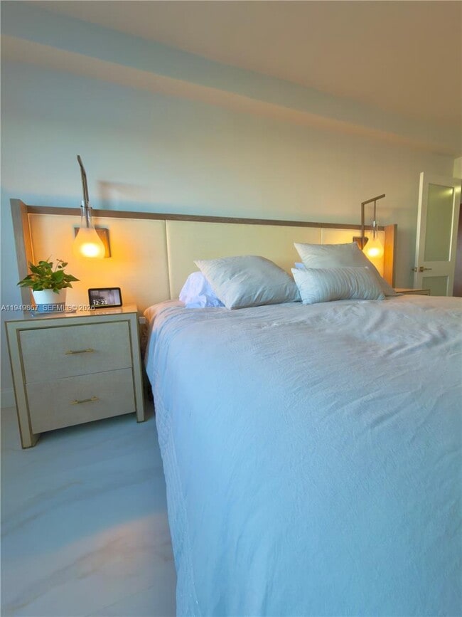 Building Photo - 400 Kings Point Dr