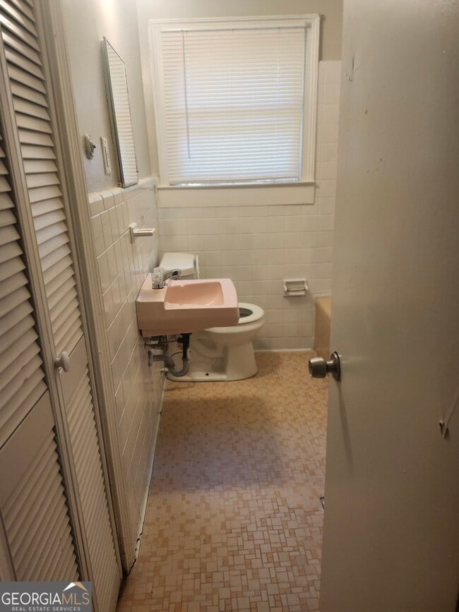 Building Photo - 2828 Engle Rd NW