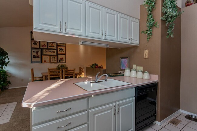 Building Photo - 111 Iveystone Ct