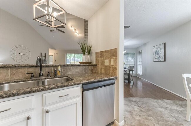 Building Photo - 5701 Village Arbour Dr
