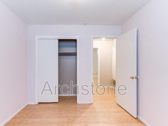 Building Photo - 501 S Santa Fe Dr