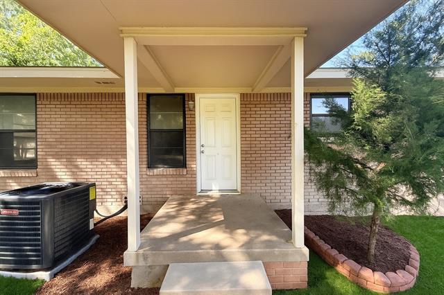 Building Photo - 404 S Coppell Rd