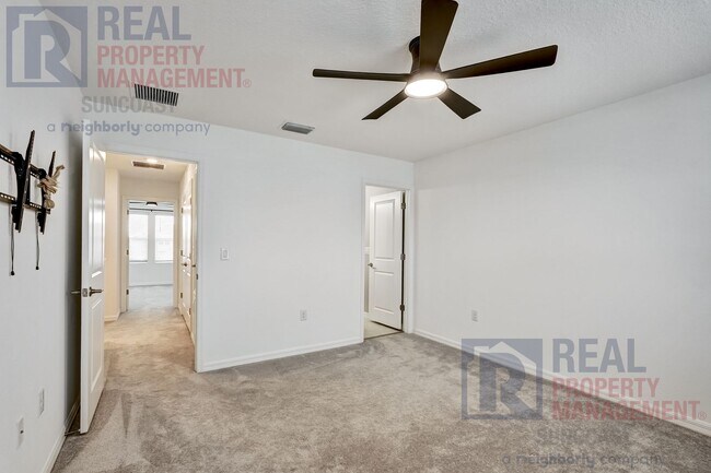 Building Photo - 8937 Daybreak St