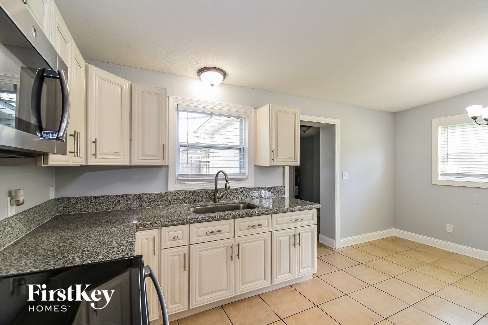 Building Photo - 1056 Busac Ave