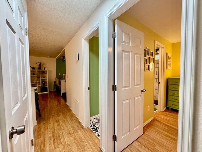 Building Photo - ***MOVE IN SPECIAL!!!*** Fully Furnished 4-bedroom, 2-bath home with Beautiful Backyard in Renton