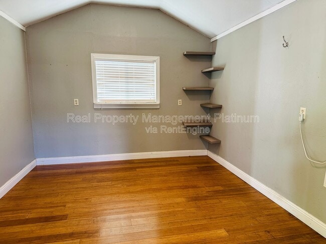 Building Photo - 9077 N Fowler Ave