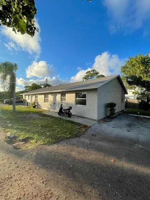 Building Photo - 1420 Barton Rd