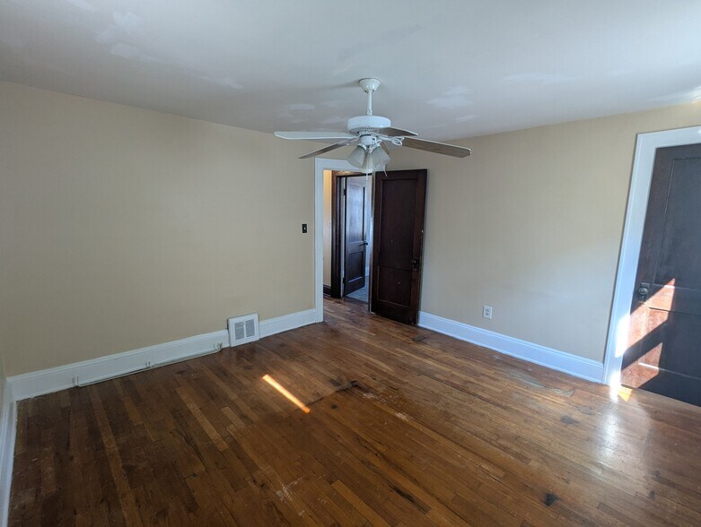 upstairs bedroom #2 - 2401 Natchez Ave