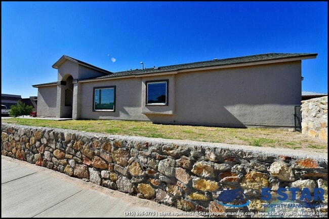 Building Photo - 14945 Tierra Escape Ave