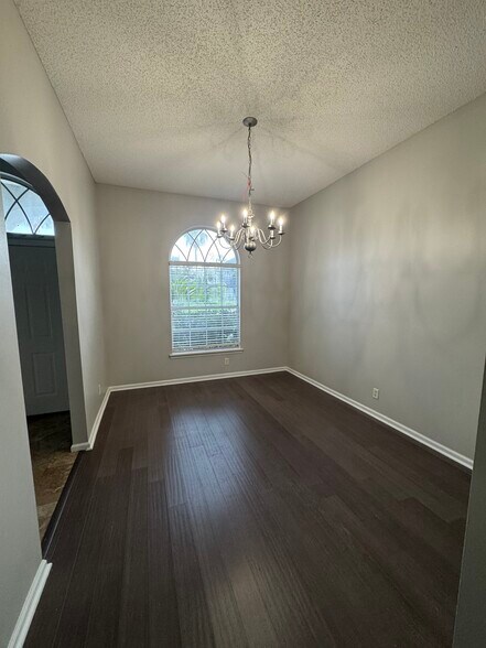 Building Photo - 12033 Walkers Glen Ln N