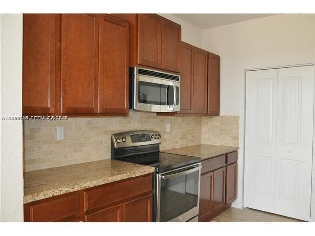 Building Photo - 580 NE 33rd Terrace