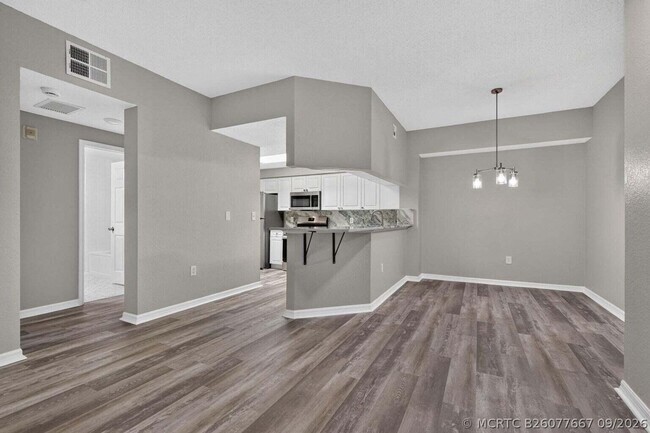 Building Photo - 3022 Alcazar Pl