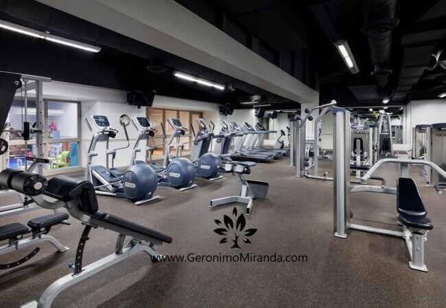 Building Photo - 4 bedroom in New York NY 10006