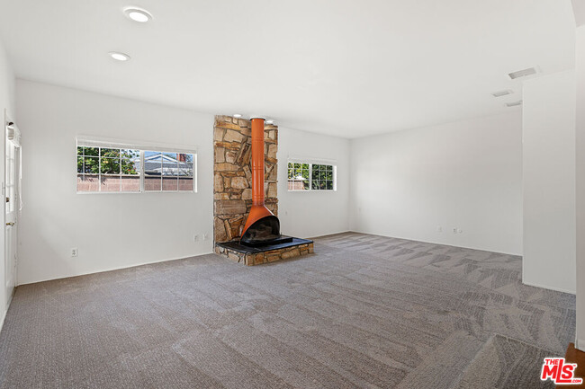 Building Photo - 13219 S Clydepark Ave