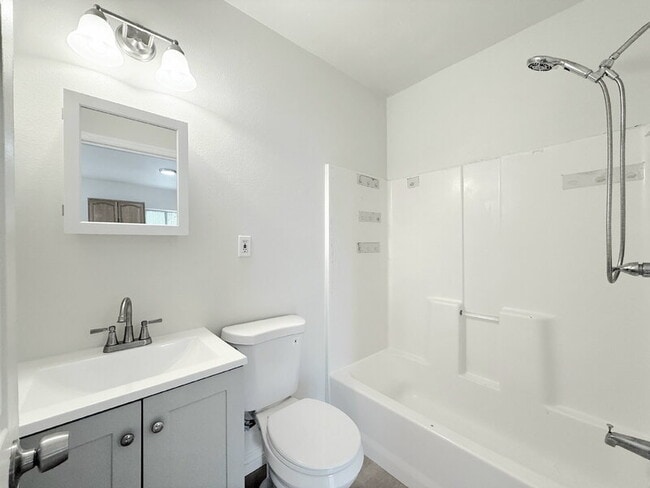 Building Photo - 1323 W 58th St