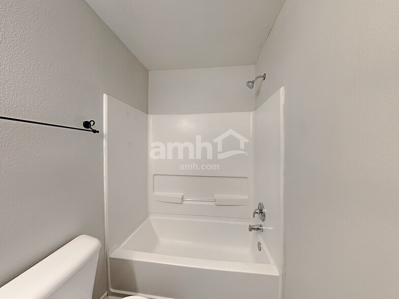 Building Photo - 1413 Dowell St